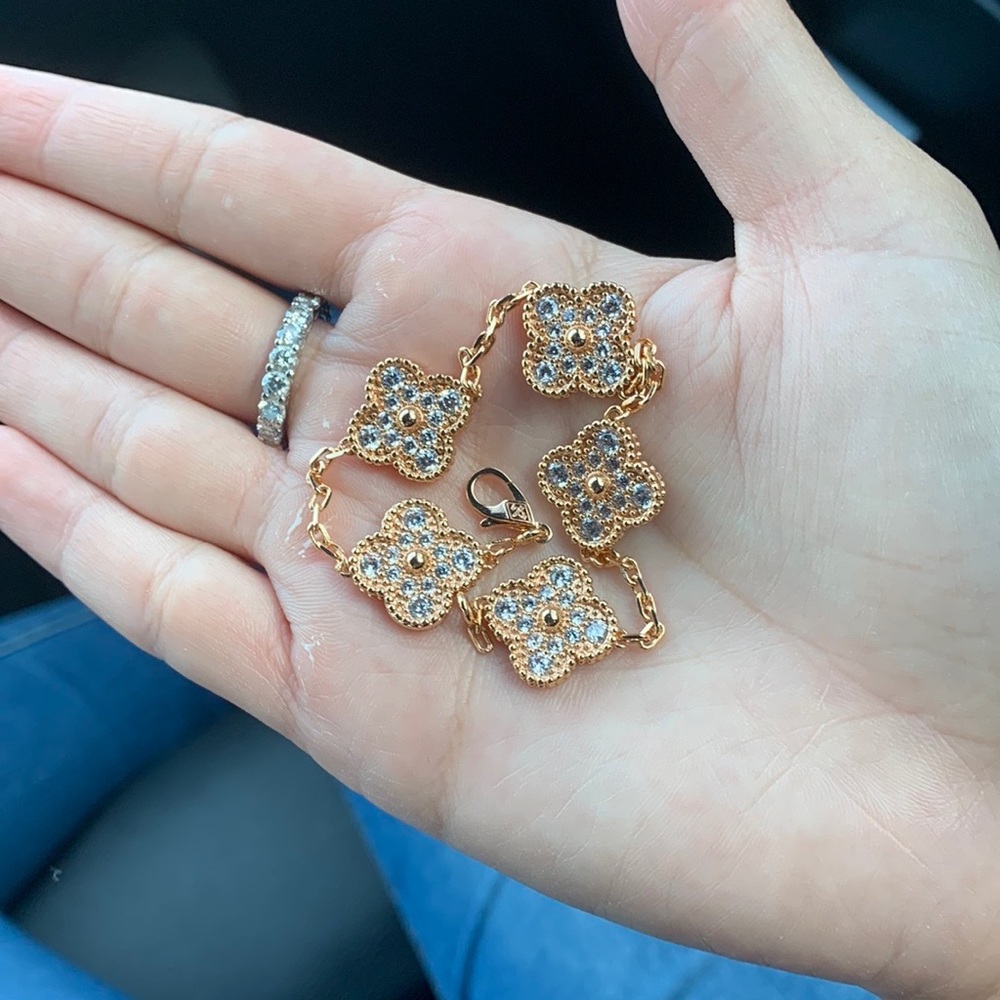 Clover bracelet